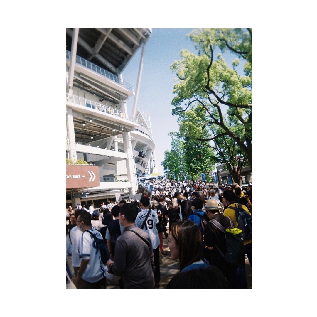gantz_vlog's tweet photo. 先月からKodak EKTER H35使い始めて、1本目のフィルムを現像しました

ノイズ、色味めっちゃ良い…
そこにある空気を撮れたような気がする

ちなみにネガはKodak Color Plus 200

有識者の皆さん、オススメのネガフィルムあったら教えてください！

#kodak #写真好きと繋がりたい #初挑戦 #フィルム https://t.co/gCDXkUz5VI