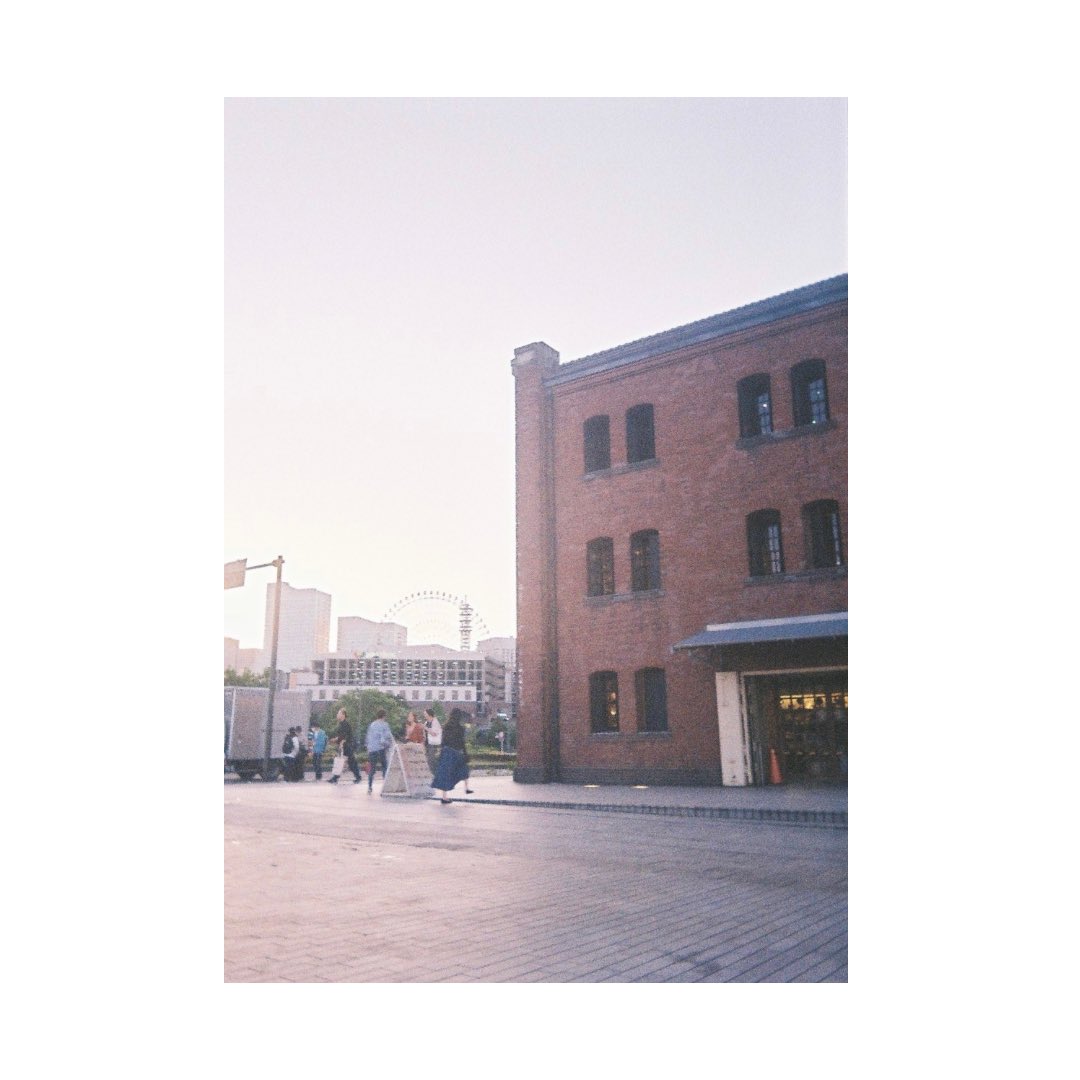 gantz_vlog's tweet photo. 先月からKodak EKTER H35使い始めて、1本目のフィルムを現像しました

ノイズ、色味めっちゃ良い…
そこにある空気を撮れたような気がする

ちなみにネガはKodak Color Plus 200

有識者の皆さん、オススメのネガフィルムあったら教えてください！

#kodak #写真好きと繋がりたい #初挑戦 #フィルム https://t.co/gCDXkUz5VI