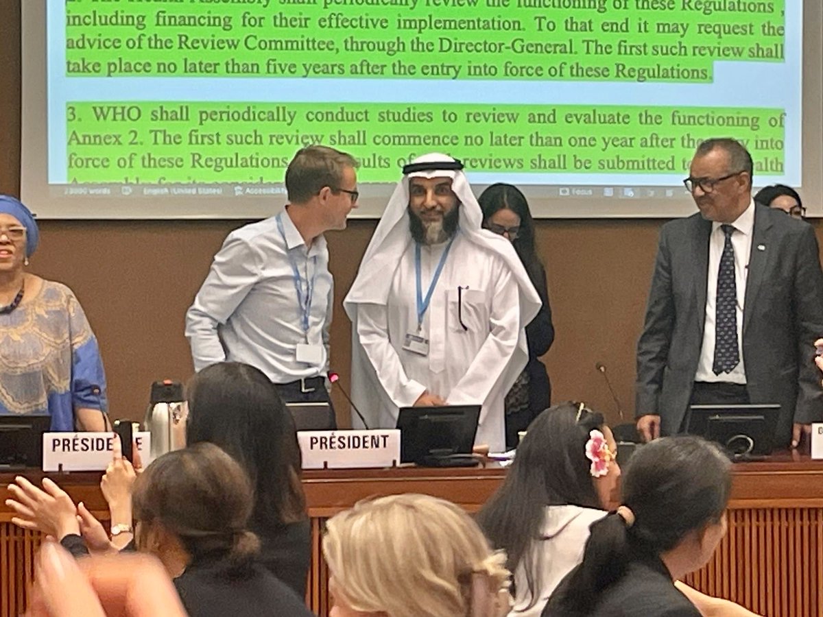 يوم امس

انتهينا بنجاح ولله الحمد من رحلة شاقة استمرت عامين كاملين في لجنة مراجعة و تعديل اللوائح الصحية الدولية

تشرفت فيها بتمثيل وطني الغالي في رئاسة اللجنة بالمشاركة مع د آشلي بلومفيلد من نيوزلندا