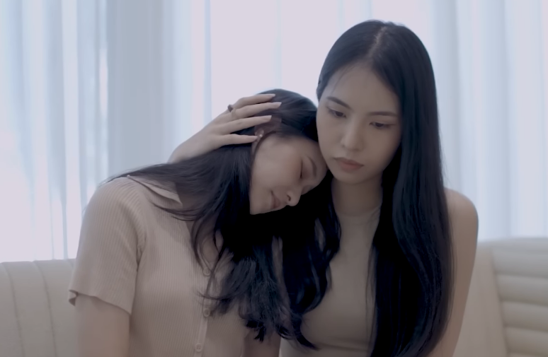 GlThinker's tweet photo. [#HourChannelll x #DesignYouBesideMe]

Cher and Prae are up for their fifth episode of #ThaiGL mini Design You Beside Me, and like all Hour Channelll stuff, it is sugary sweet.🥰

👕: https://t.co/ZzSFElXTxG https://t.co/jxKoyHwW6c