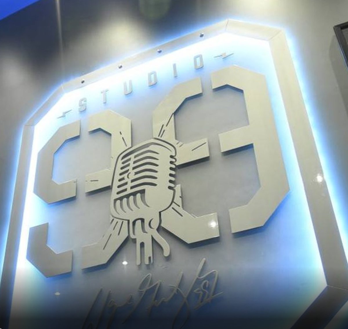 Geetee_123's tweet photo. @Suark88 @630CHED @BrynMightyMouth I will listen in on my way into the @IceDistrict from out here #inthesticks.
Dinner at #Studio99 for the pre-game show with @ReidWilkins @Bob_Stauffer @EdmontonJack #RobBrown
#LetsGoOilers #PreGameRitual https://t.co/kjMiJp1CSL