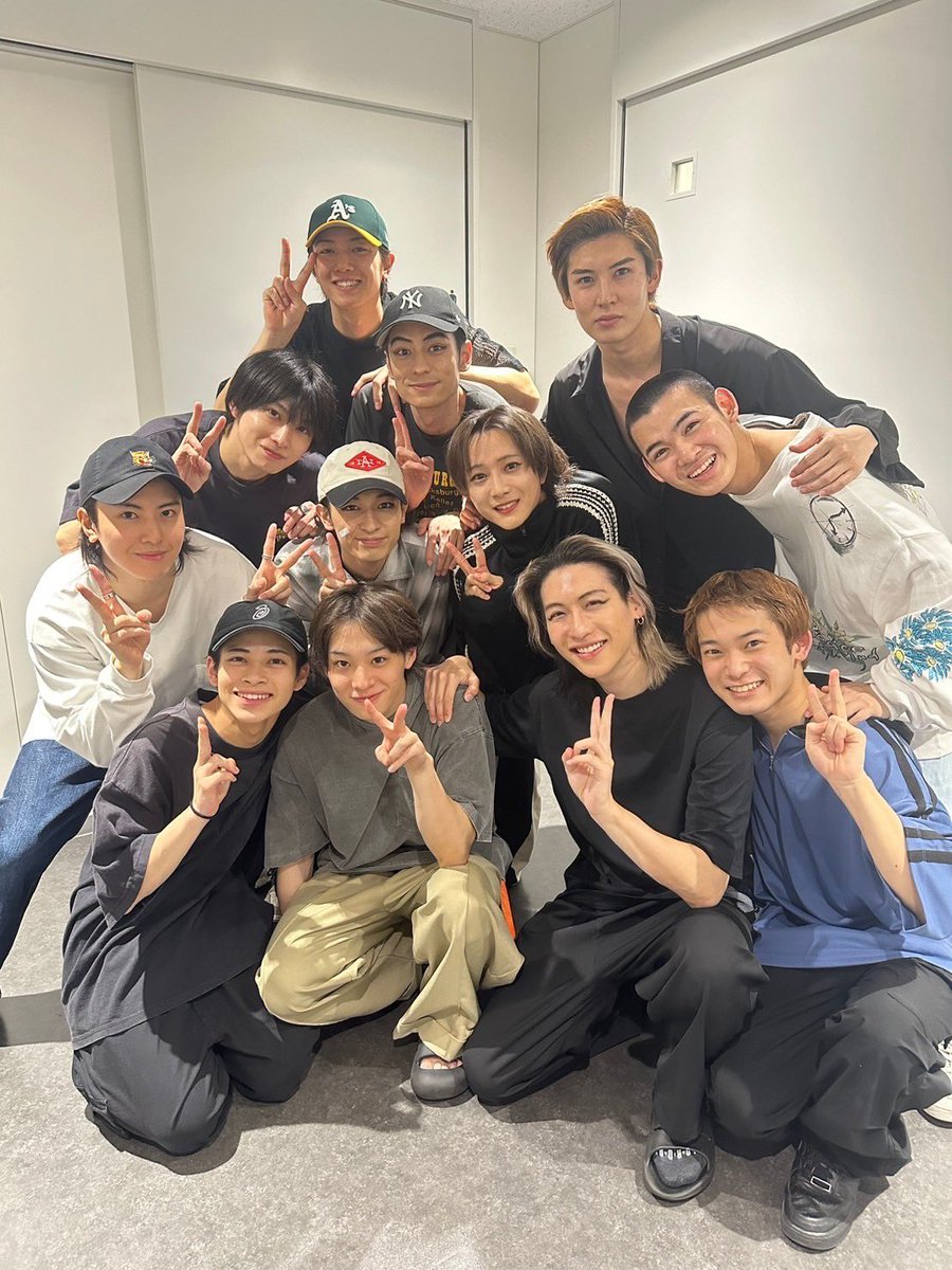 haruki_official's tweet photo. 約3年間本当にありがとうございました。

青学に入って良かった！

全てに感謝です。

今日まで応援して下さり
本当に本当にありがとうございました！！

楽しかったー！！！！！！！

#テニミュ
#ドリライ https://t.co/8pZO0vutjG