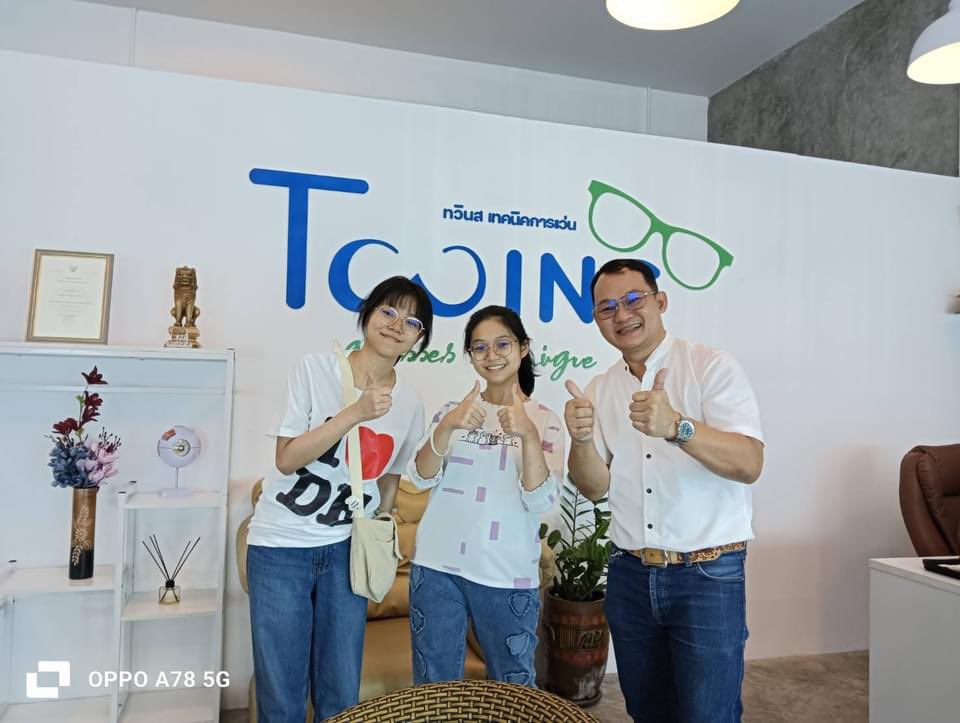 SuphavadiB's tweet photo. วัยรุ่น GEN Z กับแว่นสายตา  ไม่ได้ทำใหน้องลูกตาว กับน้องใบตอง   ดูเชยสะกนิด กลับได้ลุค ชิกๆ คูลล์  แถมช่วยให้การมองเห็นชัดเจนขึ้น  น่ารักขึ้น 300 %  ขอบคุณนะคะที่มาใช้บริการที่ร้านทวินส์เทคนิคการแว่น https://t.co/UTaH8fZtik