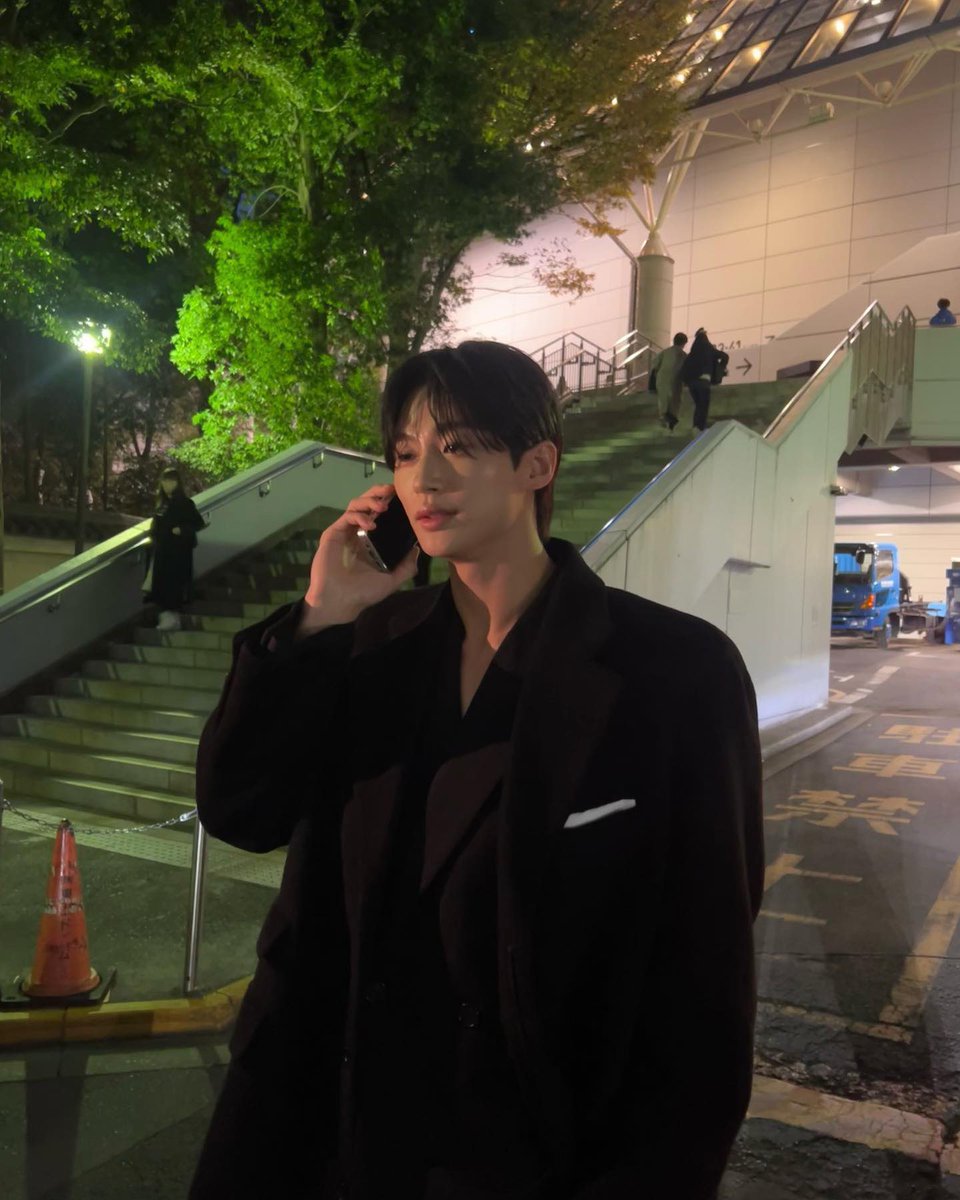 omownm2's tweet photo. 변우석 왜이렇게
초딩같지                                     중딩같지
대딩같지                                     으른같지 https://t.co/OZQRS7UUPv