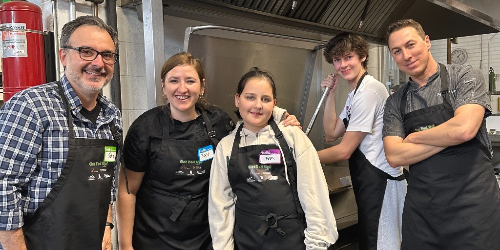 DailyBreadTO's tweet photo. A big thank you to @TheChefUpstairs for bringing together 70 young sous chefs &amp; professional #chefs to prepare over 1,600 meals for families facing hunger! They're also raising $10,400 (&amp; counting) to #support essential #foodprograms. Learn more ➡️ https://t.co/BHAIQQ3voi RT https://t.co/AEiW7BAnpE
