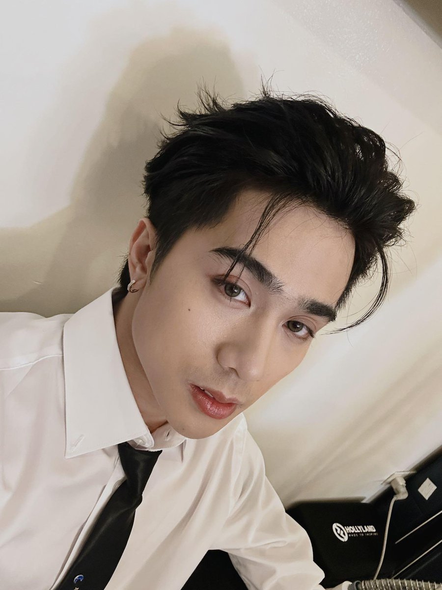 Unang lapag, ayuda agad 🤩

#JOSHCULLEN <a href="/JoshCullen_s/">JOSH CULLEN</a> 
#SB19_JOSH <a href="/SB19Official/">SB19 Official</a>
📷: officalsb19 (IG Broadcast Channel)