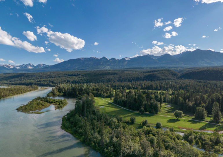 cdngolftraveler's tweet photo. Today's grand finale of my British Columbia mountain golf odyssey will be a stop at Golden GC. Located above the town of Golden, wrapped by the Columbia River, the course features a front nine by Bill Newis, and a back nine by Les Furber. @GolfGoldenBC @KootRocks @HelloBC https://t.co/O6qVdPCtG5