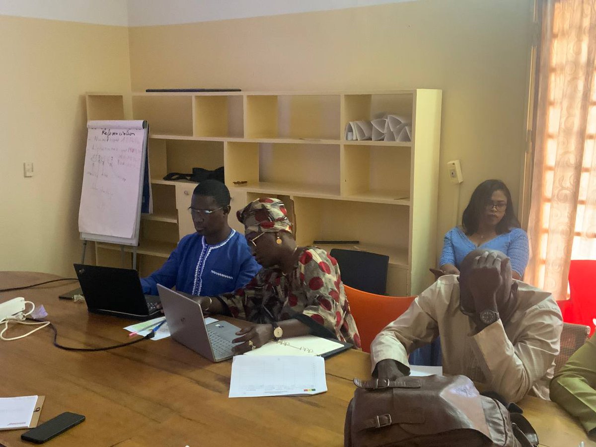 Dams_Senegal's tweet photo. Réunion de partage et d'échanges sur le Projet de prévention de l'usage de drogues et de prise en charge socio-sanitaire des consommateurs dépendants au Sénégal. https://t.co/rI7IfoHfMt