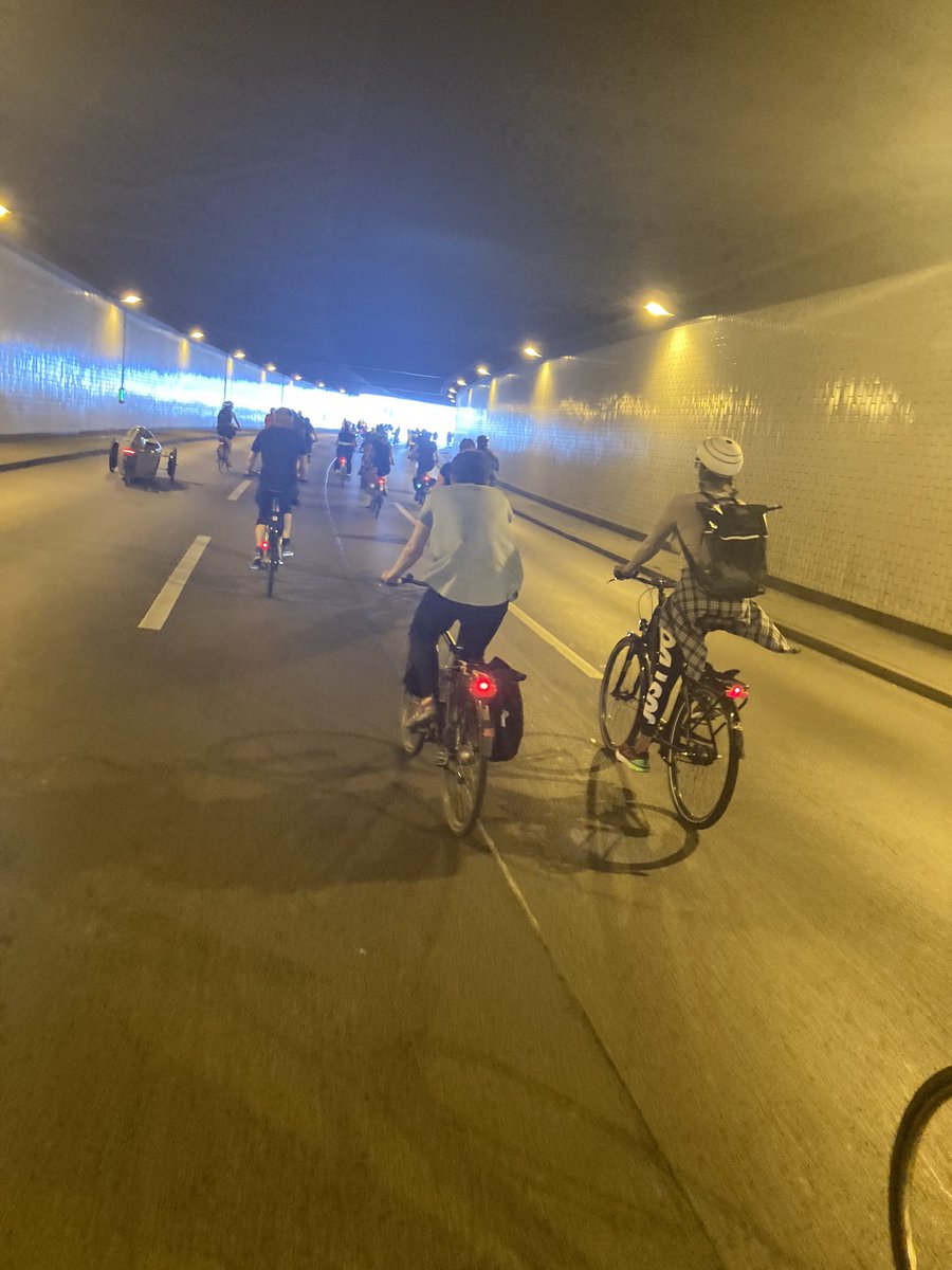 Astrid Bialluch-Liu (@bialluchliu) on Twitter photo <a href="/ADFC_Berlin/">ADFC Berlin e.V.</a> Sternfahrt🚴🏾♀️🚴🏾♀️ Mehrere Zehntausende Radfahrer*innen waren heute wieder unterwegs um für eine #radvolution zu demonstrieren! 💪🏽 Für sichere Radwege und d zügige Umsetzung der #Verkehrswende <a href="/GrueneTS/">GRÜNE Tempelhof-Schöneberg</a> <a href="/ADFC_Berlin/">ADFC Berlin e.V.</a> <a href="/Adfc_Tempelhof/">ADFC_Tempelhof</a> <a href="/rad_ts/">Radbezirk T/S</a> #visionzero #verkehrssicherheit <a href="/ADFC_Berlin/">ADFC Berlin e.V.</a> Sternfahrt🚴🏾♀️🚴🏾♀️ Mehrere Zehntausende Radfahrer*innen waren heute wieder unterwegs um für eine #radvolution zu demonstrieren! 💪🏽 Für sichere Radwege und d zügige Umsetzung der #Verkehrswende <a href="/GrueneTS/">GRÜNE Tempelhof-Schöneberg</a> <a href="/ADFC_Berlin/">ADFC Berlin e.V.</a> <a href="/Adfc_Tempelhof/">ADFC_Tempelhof</a> <a href="/rad_ts/">Radbezirk T/S</a> #visionzero #verkehrssicherheit