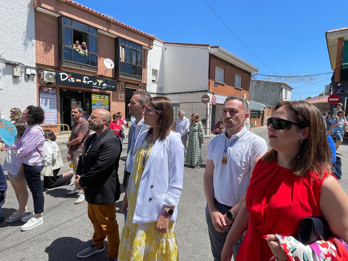 VOX_Arroyomolns's tweet photo. ¡Feliz domingo del Corpus a todos los Arroyomolinenses en su día grande!
#CuidaTusTradiciones #CuidaLoTuyo https://t.co/1ziHVV2xT3
