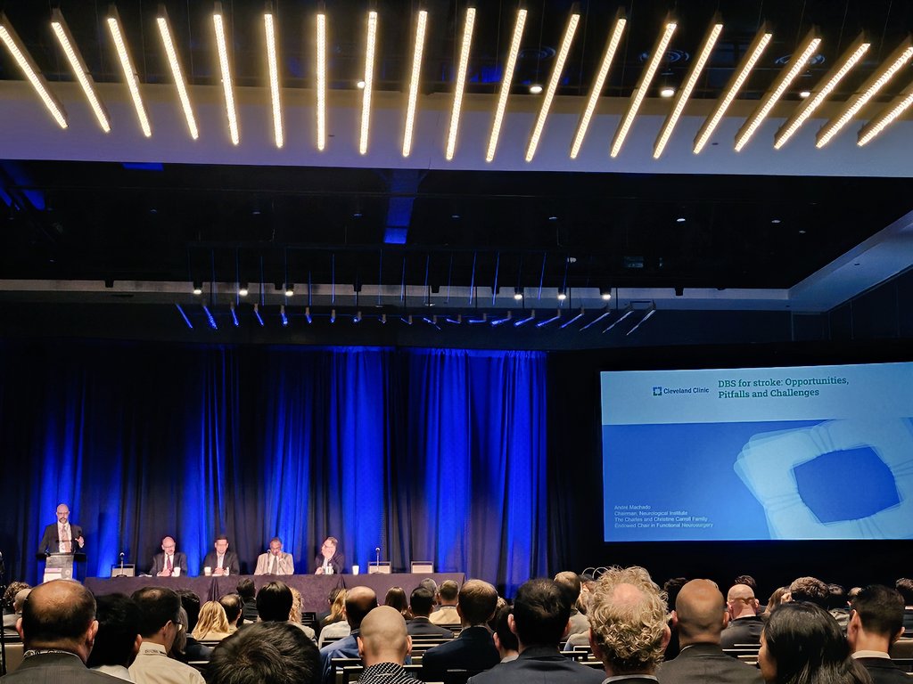 epilepsydoc's tweet photo. Exceptional presentation from @ASSFNeurosurg President, Dr. Andre Machado, on #DBS for #stroke, in the opening plenary session at #ASSFN2024 in #Nashville.

Great vision and leadership from our NI Chair at @ClevelandClinic!

#epilepsy #functional #neurosurgery #brain #networks
@CleClinicNS
