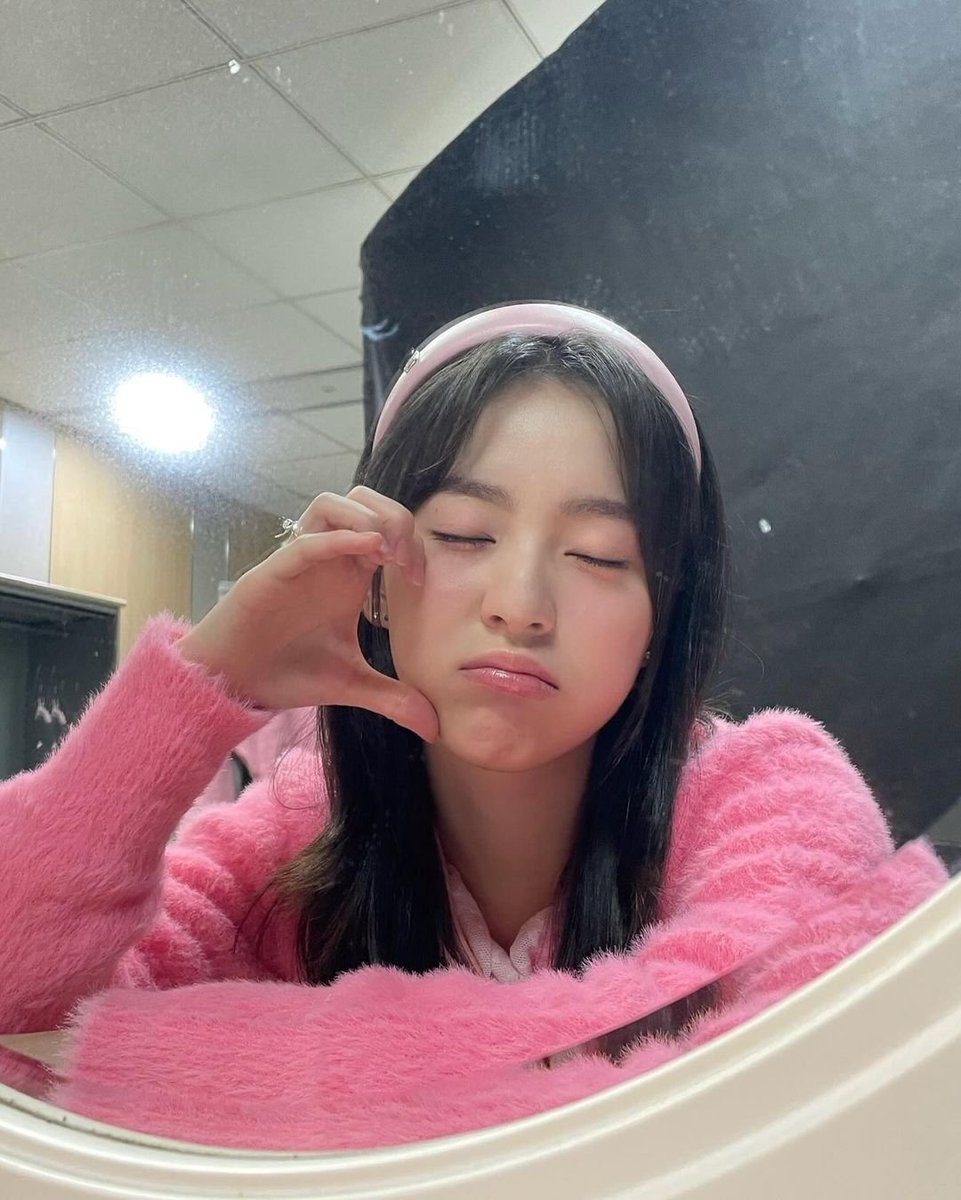 theblissbear's tweet photo. Segitu aja dari Nara karna gatau lagi mau ngomong apa, intinya terimakasih untuk kenangan 2 minggunya para gommies dan gom buddies. Sampai ketemu di dimensi lain.g 🫶🏻🫶🏻🫶🏻 selamat homeless all! Waktunya Nara turu👻

❤️❤️❤️❤️ LOVE U ALL ❤️❤️❤️❤️❤️ https://t.co/91CN2nzoAE