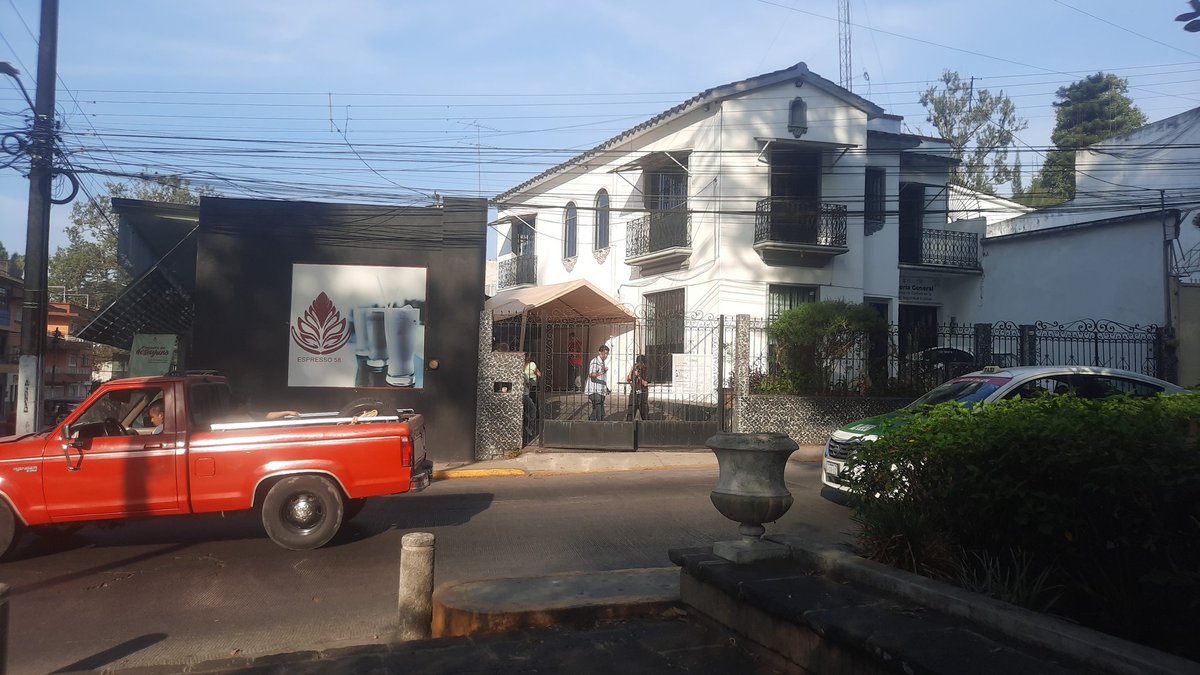 raulurda's tweet photo. #Sección2058 a punto de abrir! #Xalapa https://t.co/qjoiSkNCxs