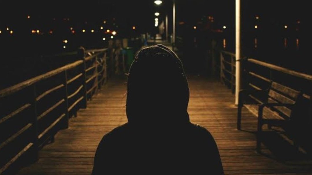 Uzmanlara göre yalnızlık, her gün 15 sigara içmek ve aşırı kilolu olmak kadar zararlı. (CNN)