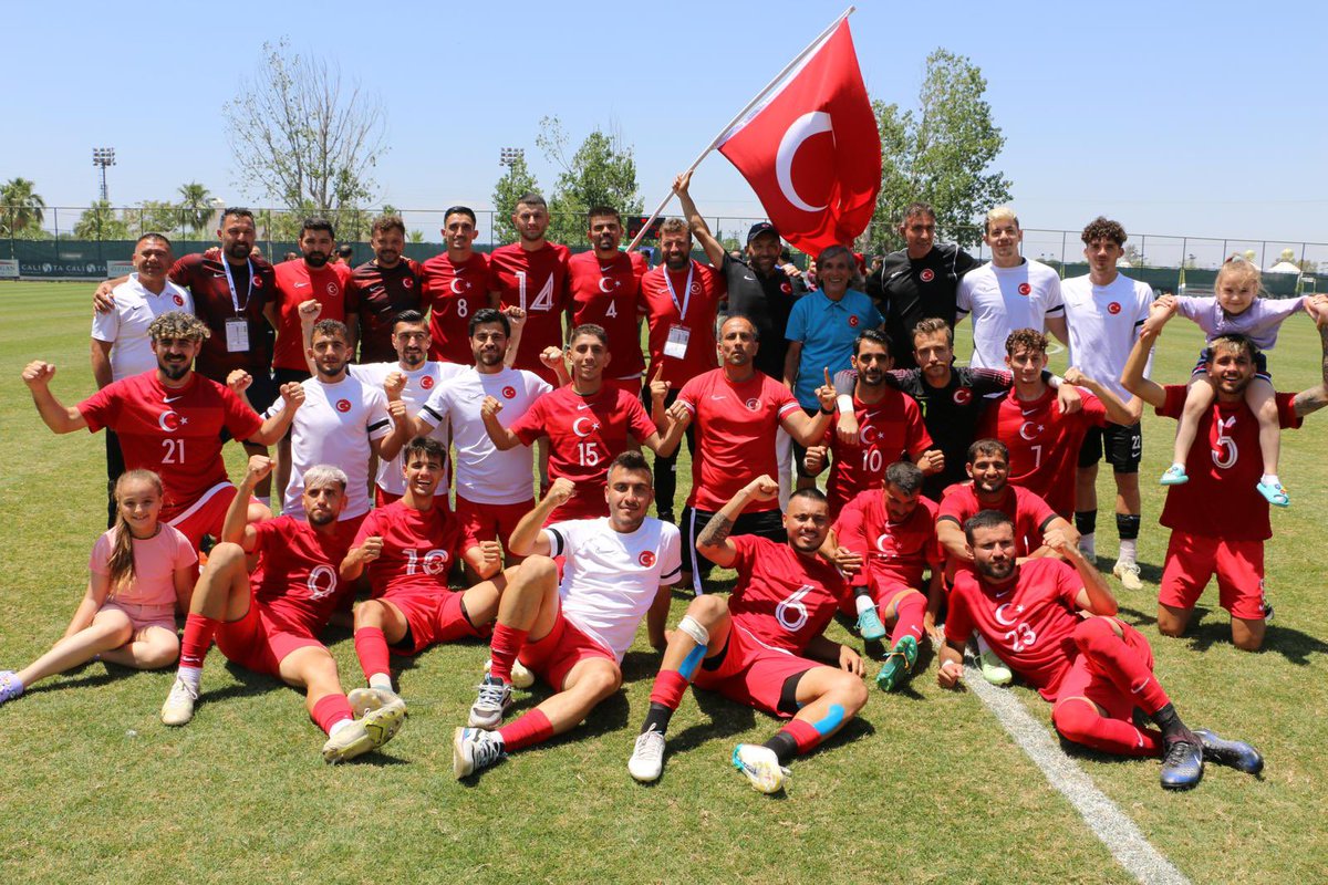 MutluTurkmen's tweet photo. Doktora öğrencimiz Mehmet YÖNAL’ın antrenörlüğünü yaptığı İşitme Engelli Futbol Millî Takımımız, 10. Avrupa İşitme Engelliler Futbol Şampiyonasında 3’üncü olarak bronz madalyayı 🥉 ülkemize getirdi. 🇹🇷

Duymak, hepimizin ortak toplumsal duyusuydu; çünkü ülkece “Gurur Duyduk”.👏 https://t.co/UJ524BhldM