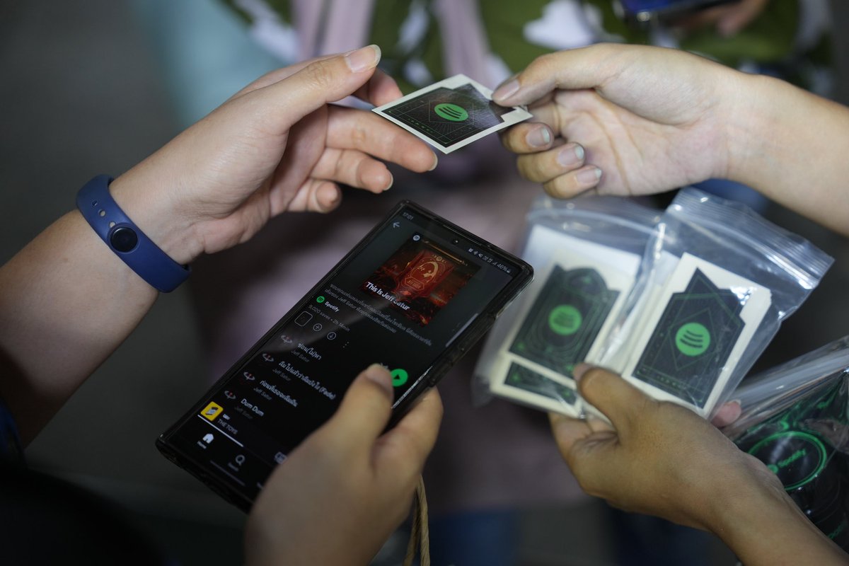 ขอบคุณทุกคน ที่รวมพลังเปิดธง และเขียนธงถึงศิลปินทั้ง 4 ที่บูท Spotify 🙏🏼✨

จะด้อมไหน เราก็เห็นแล้วว่าทุกคนรักกันจริง🫂 
ขอให้ The Kingdoms Concert เป็นความทรงจำดีๆ ที่จะอยู่ในหัวใจไปตลอด แล้วเจอกันใหม่นะ

เยี่ยมจริงๆๆๆ ชาว Spotify 🧡💙💚💜

#TheKingdomsConcert #SpotifyKingdoms