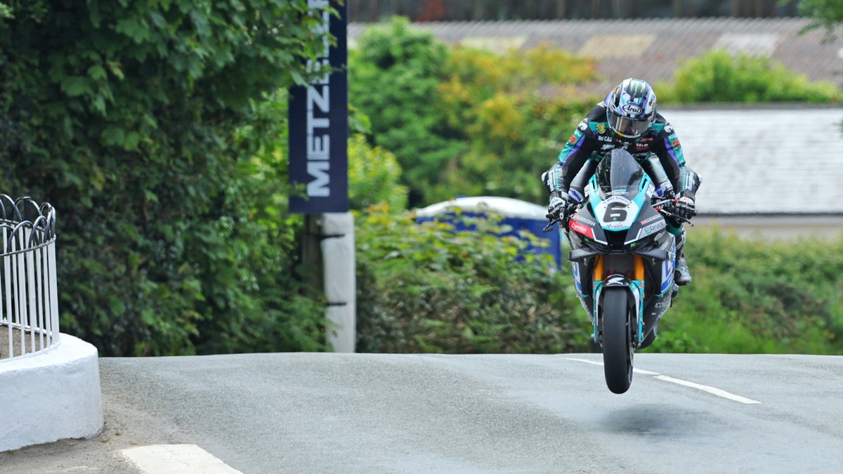 ttracesofficial's tweet photo. Michael Dunlop is over the line in second, 2.2 seconds down on Davey Todd https://t.co/LJfagGhE7T