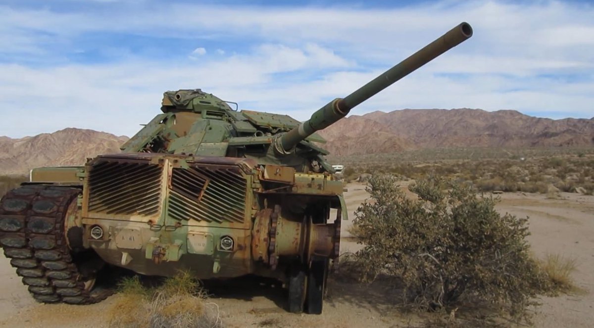 Güney Kaliforniyadaki Colorado çölündeki Chiriaco Summitteki General Pattona adanmış küçük müzenin arka bahçesi 8 adet M60 tankına mezarlık olmuş vaziyette.M60A1 varyantı olan tanklar arasında bir tanesi seksenler sonuna ait USMCye ait M-60A1 RISE Passive ERA plakalarıyla+