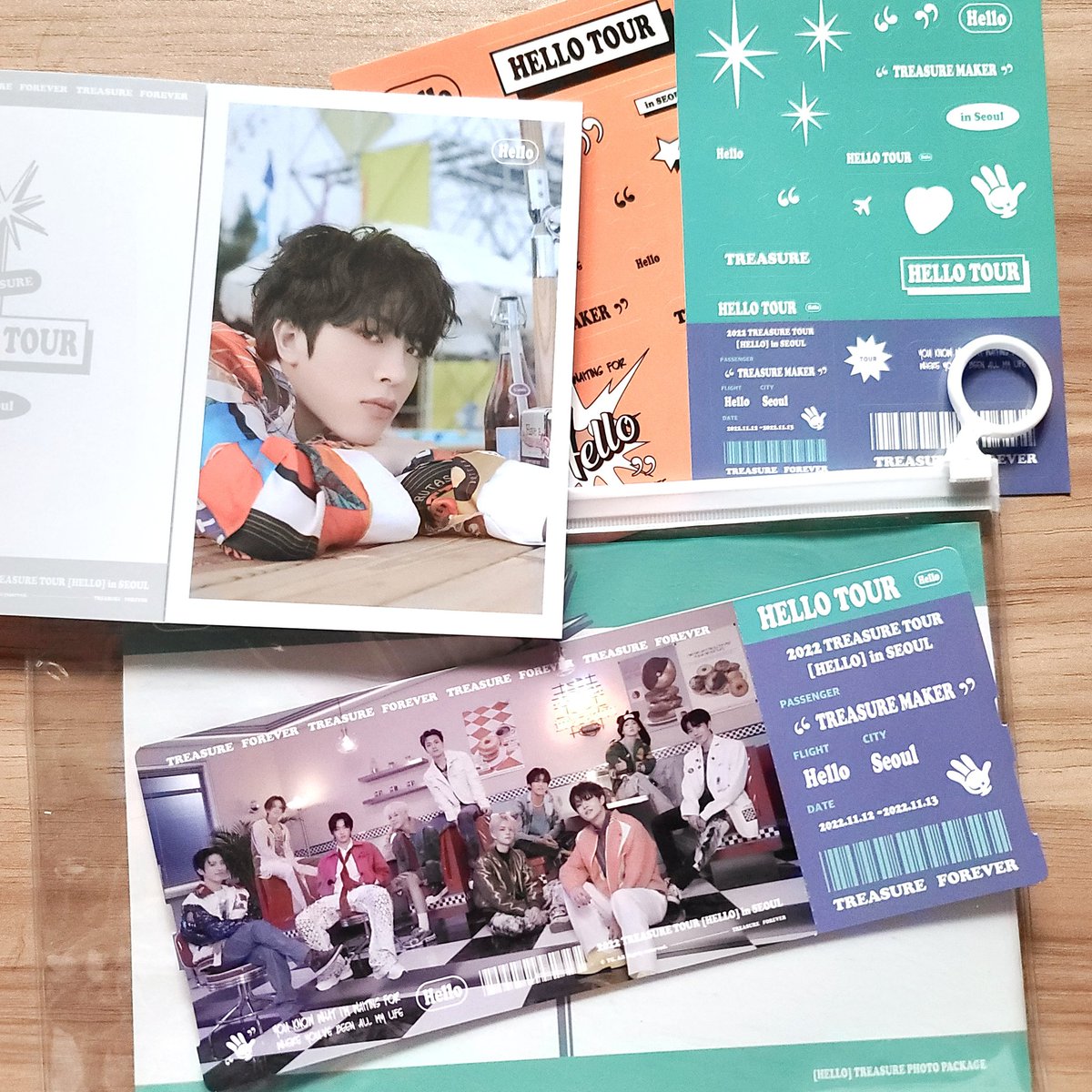 treajeucart's tweet photo. [Help RT/WTS] CLEARANCE SALE ‼️

<HELLO MD> TREASURE PHOTO PACKAGE (passport postcard incomplete 7/10)

💰 RM20 exc postage

DM if interested to buy!

#pasarTREASURE #pasartreasureMY
#pasarTEUMY #TREASUREinKL https://t.co/ZPSECOaoVi