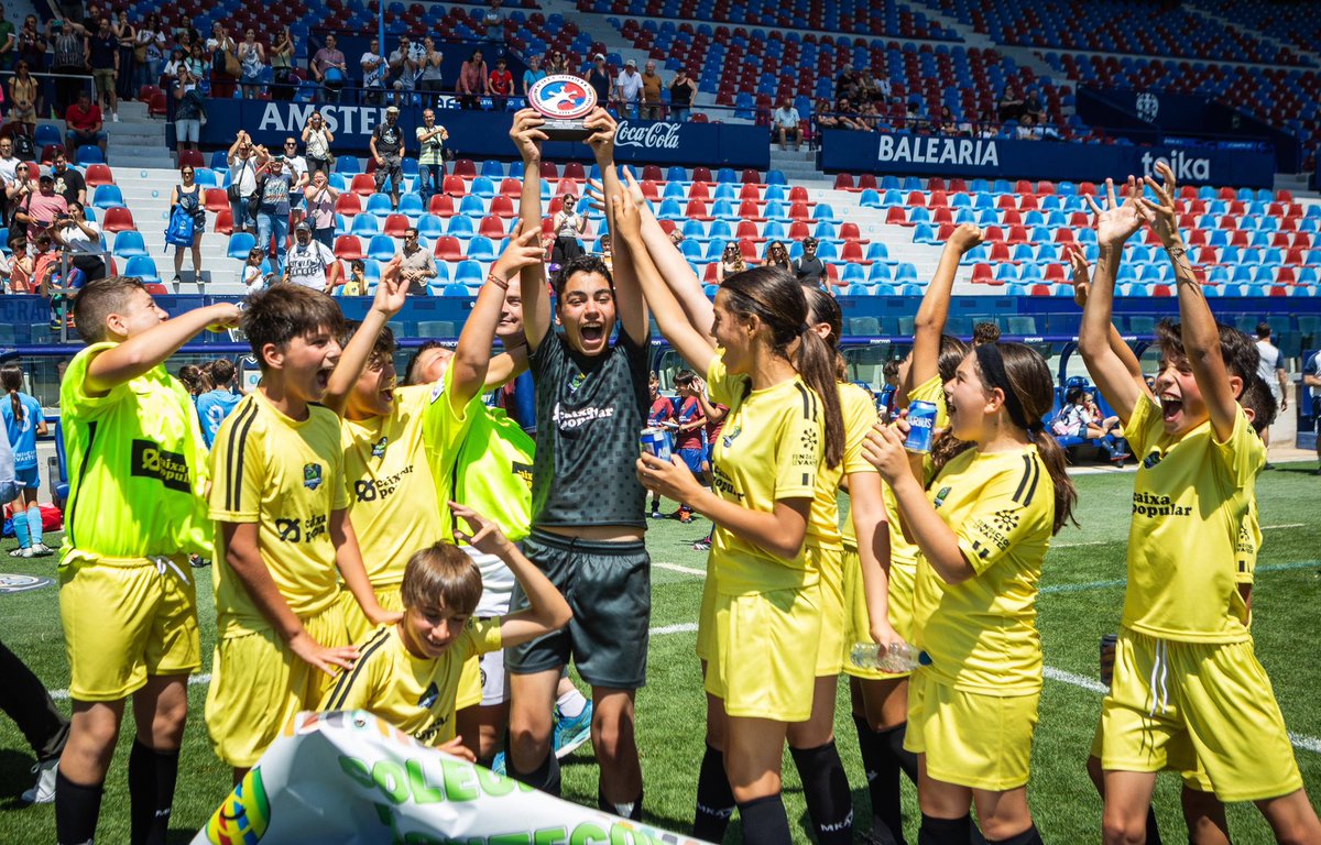 LUDfundacion's tweet photo. COLEGIO COLOR DE MONTECOLORADO, CAMPEÓN DEL #TODOSJUGAMOS ⚽️.
¡Enhorabuena chicxs! 👏👏👏
#OrgullGranota 🐸 https://t.co/svkEzccL3V