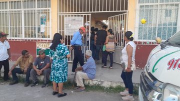 heraldodetab's tweet image. #Elecciones2024mx | Llegan paquete electoral y funcionarios a la #casilla 0968, Distrito Electoral Federal 05, local 17, en el poblado de #Tucta, zona 1 de los pueblos indígenas.  Se prevé gran afluencia en esta zona indigena de #Nacajuca.  

Más detalles  tinyurl.com/4w3wb7uh