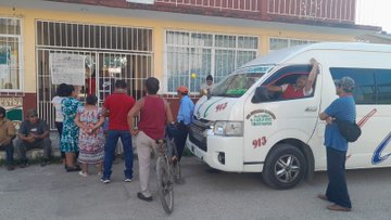 heraldodetab's tweet image. #Elecciones2024mx | Llegan paquete electoral y funcionarios a la #casilla 0968, Distrito Electoral Federal 05, local 17, en el poblado de #Tucta, zona 1 de los pueblos indígenas.  Se prevé gran afluencia en esta zona indigena de #Nacajuca.  

Más detalles  tinyurl.com/4w3wb7uh