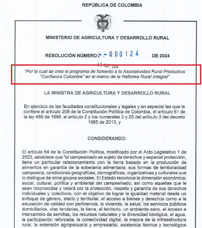 ElRepublicano09's tweet photo. 🚨ATENCIÓN: El Gobierno acaba de expedir la Resolución 00124 de 2024 con la cual busca ARREBATAR el control de los dineros que manejan los gremios agrícolas para beneficiar a asociaciones cercanas a Petro.

Con esta resolución, Petro no solo podrá decidir a dedo quienes van a manejar esos fondos, sino que saca de taquito a los gremios que tradicionalmente los administran y con los cuales mantiene una guerra, especialmente con la Federación Nacional de Cafeteros.

Eso no es todo, gremios como el ganadero, palmero, arrocero, se verán afectados, pero es la la Federación Nacional de Cafeteros, que maneja un fondo significativo, la que mayormente está en la mira del gobierno, la intervención podría desestabilizar a una institución con cien años de historia.

El control del gobierno sobre los recursos parafiscales podría resultar en la distribución ineficiente o partidista de fondos, beneficiando a asociaciones afines al gobierno en lugar de atender las verdaderas necesidades del sector agrícola.

Al respecto @German_Vargas prende las alarmas hoy en El Tiempo: "El objetivo de la resolución no es otro que dar un zarpazo a los recursos de la parafiscalidad agropecuaria para beneficiar a las asociaciones afectas al Gobierno. De acuerdo con la resolución, el Gobierno determinará a su antojo la destinación de los recursos parafiscales que administran los gremios.

En concreto, los afectados serán los gremios ganadero, palmero, arrocero, avícola, porcino, cacaotero, papero, cerealista y tantos otros que constituyen la institucionalidad del sector. Pero de todos ellos, el que preocupa particularmente es el gremio cafetero, que cuenta con el fondo más apetecido por el Gobierno, ya que maneja más de 319.000 millones de pesos anuales y que desde su creación en 1940, por iniciativa de Carlos Lleras Restrepo, ha sido administrado por la Federación Nacional de Cafeteros.

Yo creo que más que los recursos, lo que ha puesto a la Federación y al Fondo en la mira del Gobierno ha sido su estructura organizacional que le permite acceder a territorios en los que tradicionalmente la izquierda ha tenido poca receptividad. La estrategia de Petro y de su ministra ha sido desprestigiar a la Federación y a toda la organización del sector, bajar la moral de más de 500.000 cafeteros y, como siempre, llenar el panorama de falsas promesas que terminarán por infligir grave daño al sector. Poco le importa a Petro erosionar la organización más democrática que existe en el país, con 368.000 cedulados que eligen a 387 comités municipales".

¿Qué opinarán de esto los cafeteros, palmeros, ganaderos y demás gremios afectados por otro zaparazo de este desgobierno?

'Y ahora por el agro y sus gremios'
https://t.co/jr9frkZAiB