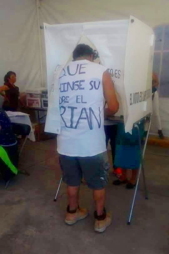 elgatopolitico_'s tweet photo. ¡Inician las elecciones 2024 en México! ¡El INE da 'banderazo' de salida! 🇲🇽🥁🥁💃
Vamos todos juntos, como este señor, a votar con fe y esperanza.  😍😍 #Elecciones2024 https://t.co/QCyOPkDBPH