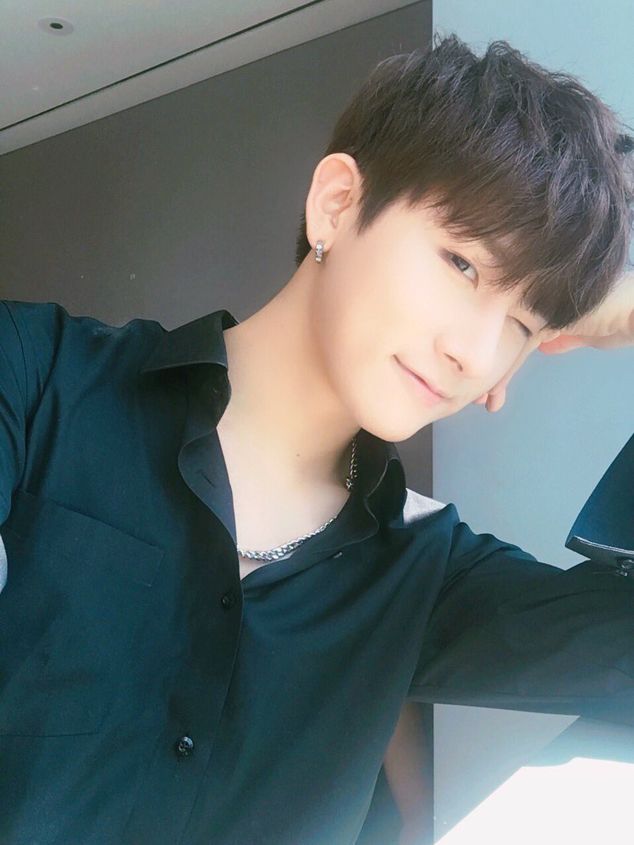 hpimgoon126's tweet photo. 임창균 꾸꿍이 시절 셀카 타래 https://t.co/aosz5kftti