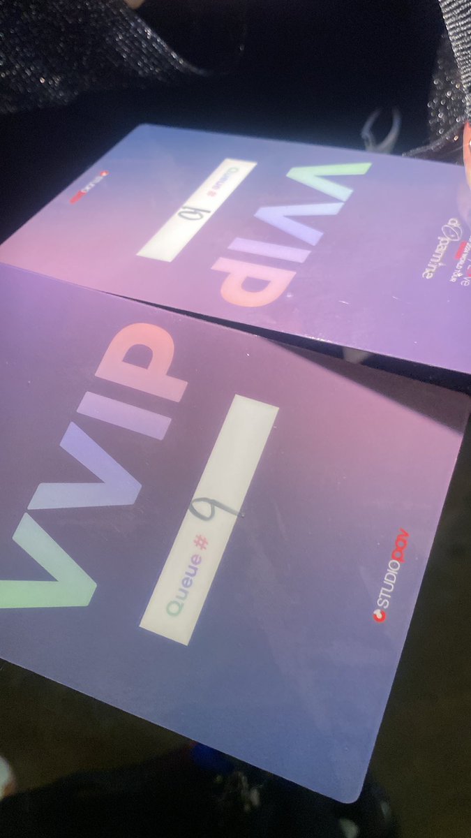 princessm1ngi's tweet photo. VVIP LONDON LETS GET IT #onlyoneof #onlyoneoflondon https://t.co/EnEZJeCXMN