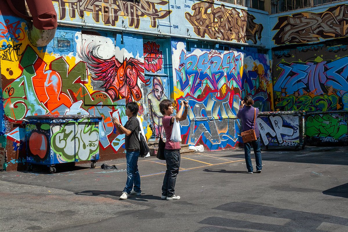JamesandKarla's tweet photo. #graffiti #brokenwindows #5pointz #5ptz #burningnewyork #graffitinyc https://t.co/2o7yb7hg4C