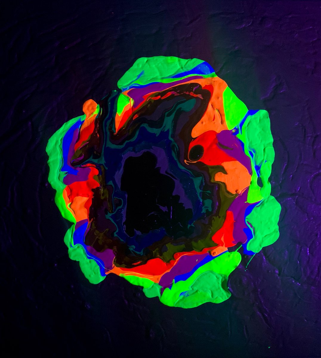 raypaul4's tweet image. "Metallic Mauve Chakra," acrylic, latex and enamel on canvas, 20" x 20" 2024 #abstractart #abstractpainting #popexpressionism #neonpainting #chakraart #neonkundalini #metallicart