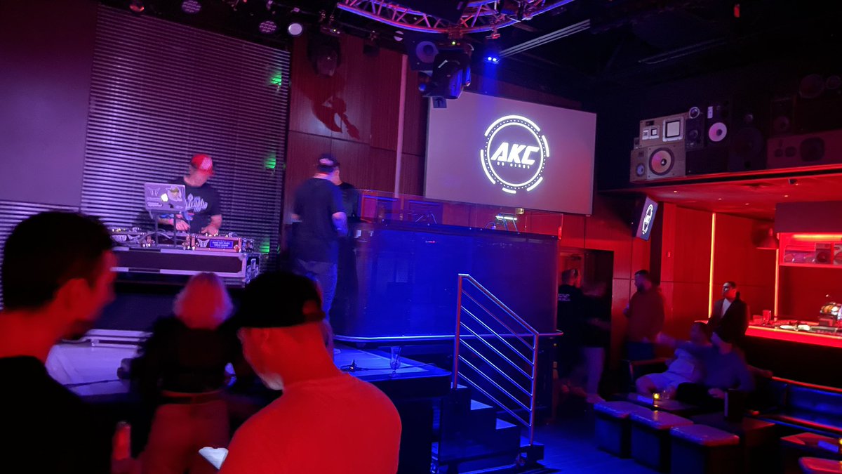 Wow what an epic night last night!!!
Some of our AKC community members met up at this dope concert!

What else do you spot in the photos 👀 🦍🎶