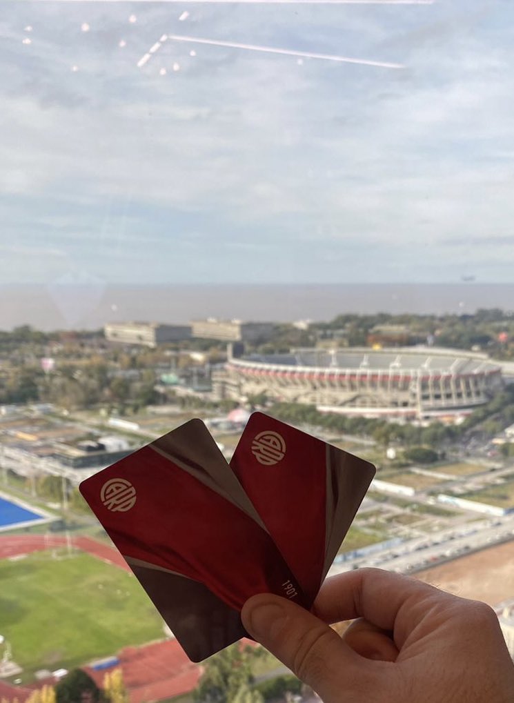 AtaqueFutbolero's tweet image. 🏟️🇦🇷 SORTEAZO EXPRESS para los hinchas de RIVER.

🎟️ GANATE UN PAR de ENTRADAS para ver hoy al Millonario vs Tigre en el Más Monumental.

✅ RT a este tweet.
✅ Seguir a @tada_ar y @AtaqueFutbolero.

⚠️ A las 14:00 sale el GANADOR.