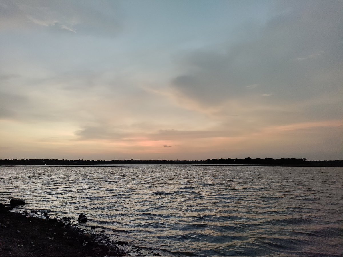 DoctorShiva007's tweet photo. On the banks of TUNGA-BHADRA /ತುಂಗಭದ್ರಾ
#SimpleSunday with Sun water and peace.
Taking fresh breath on a bike ride gives different level of high feeling. https://t.co/XEGYm2O7rR