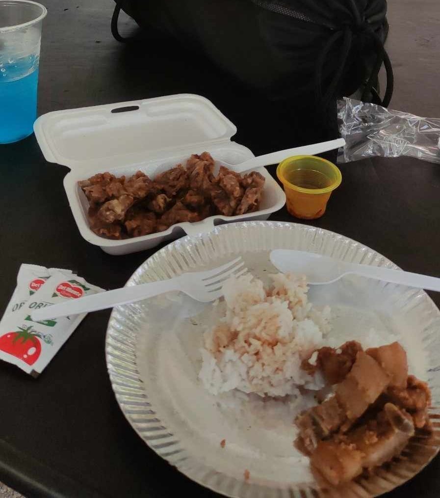 FancySOTY19's tweet photo. @pulpliveworld Kakahigh blood. Nagutom lang ako sa kapalpakan nyo kahapon kaya kumain na lang ako porkchop tsaka chichabu. Ang ending = lalong hinigh blood HAHAHAHA hayp kayo https://t.co/bvhFKjVL2r