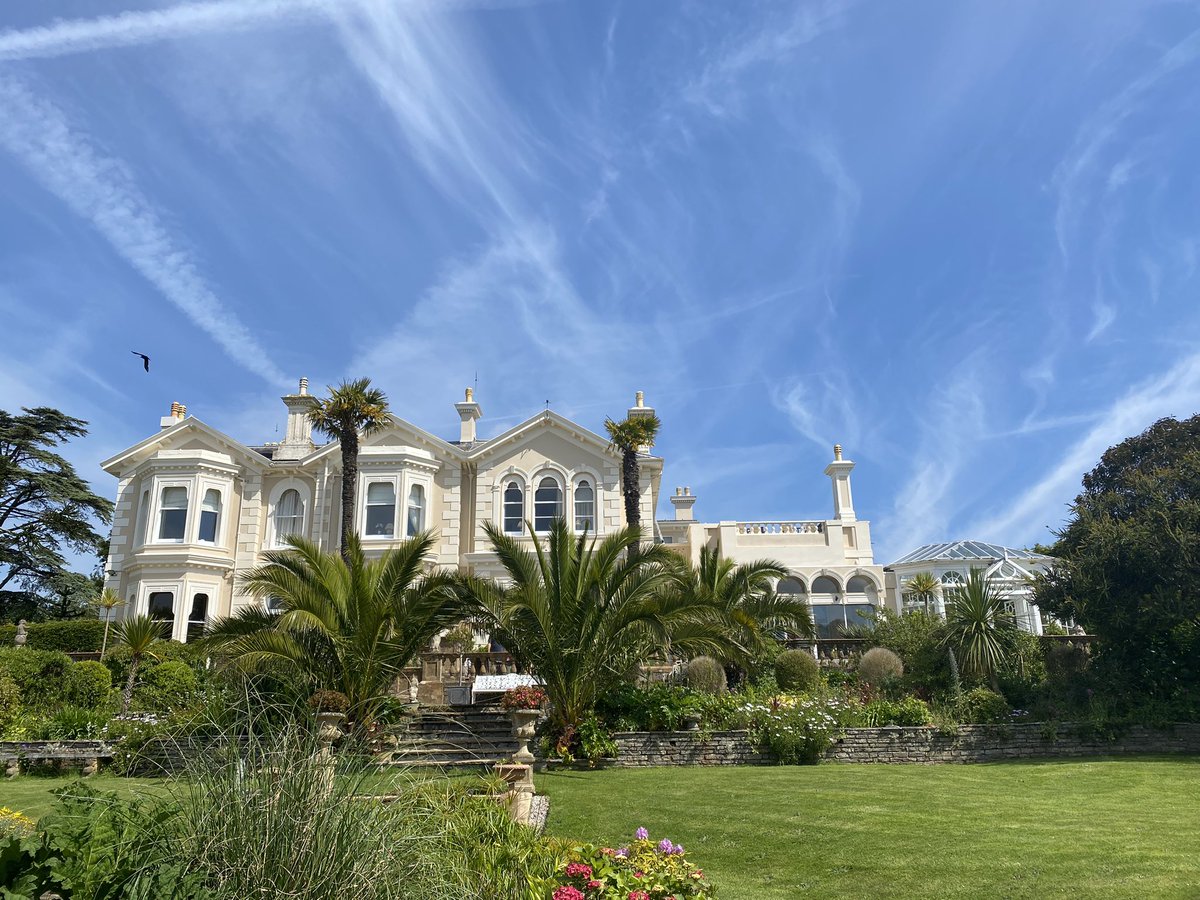 Sound check in the setting sun! Not a bad venue for a gig hey 🙌

🎸🎙️🎸🥁🎸

#BoughtAndSold #LiveMusic #LoveMusic