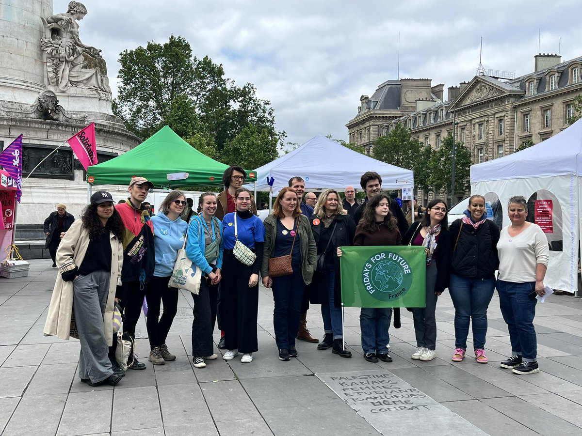 La table ronde pour une #Europe sans extrême-droite c’est maintenant, place de la République, à Paris.
Et le #Festival FEEL (pour une Europe sans extrême-droite, Luttons !) organisé 
par <a href="/La_FAGE/">FAGE</a> c’est tout l’après-midi 🇪🇺