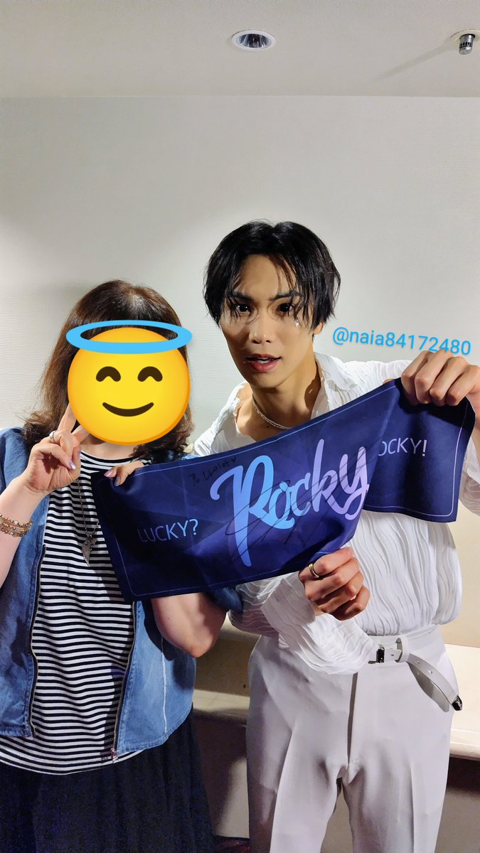 naia84172480's tweet photo. 昨日夜の部で当選したラキとの2ショは去年の初めてのペンミでサインもらったスローガンを持って撮ったの😭
伏線の回収が出来た感じでたまらなく幸せな瞬間だったよ🥹💕
そしてお口がちょっと開いてるラキが可愛すぎる件😂
#ROCKY #라키 #ラキ #HAMO #하모 #ハモ #THE_KEY
@p_rockyent https://t.co/svidpjtXJB