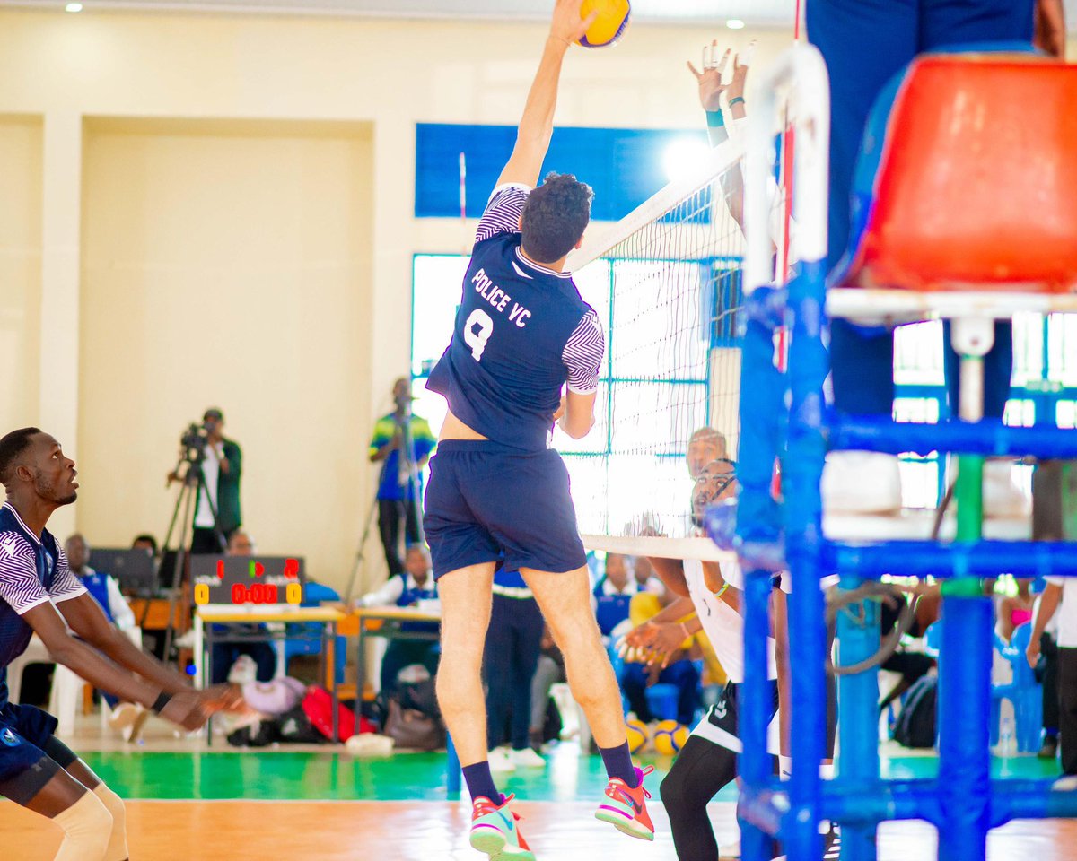 rnpvcofficial's tweet photo. #FRVB #GMT2024 Semi - Final :: MEN
POLICE VC 🇷🇼 1-2 APR VC🇷🇼
Set1: 21-25
Set2: 35-33
Set3: 25-23
Set4 is ongoing
📍: Des Anges - Remera
#Kwibuka30
@Rw_Volleyball @Rwandapolice https://t.co/B0FZQyYrDr