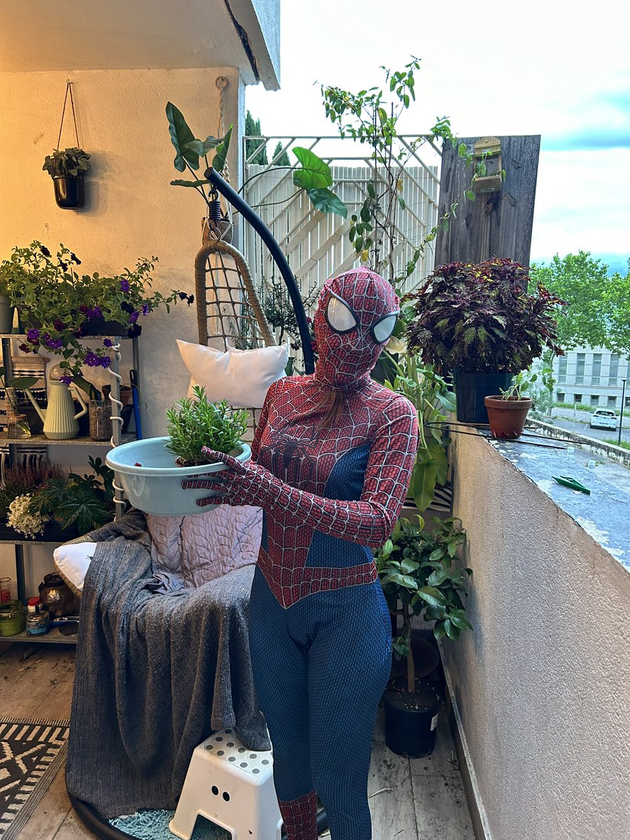 Aujourd’hui c’est mon anniversaire 🎂🎂
 ❤️

On lance le live pour fêter ça ensemble 
➡️ twitch.tv/micheline_tv 

On se fait vieux bordel