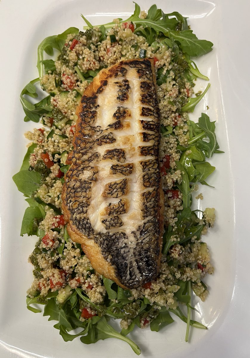 MetuchenInn's tweet photo. Fresh, light, and utterly delicious! Try our Seared Wild Black Sea Bass served over a refreshing salad of wild rice, endive, cucumber, and roasted peppers, all tied together with a cilantro-lime dressing. 🌾🐟

#MetuchenInn #MetuchenNJ #GourmetSeafood https://t.co/gzI6lIamQB