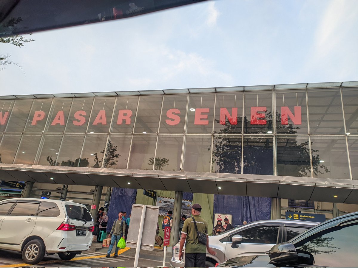 ajusttinna's tweet photo. Kembali bersama Kereta legendaris kesayangan Senja Utama Jogja 

#SenjaUtama https://t.co/VSp06DPzLV
