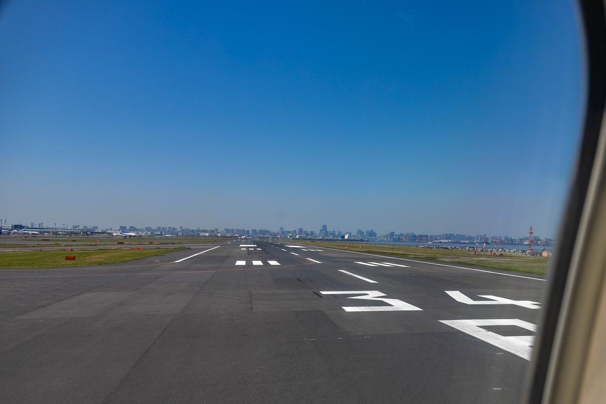 naogoo2's tweet photo. 羽田空港C滑走路34Rからの離陸。都心部をかすめながらの上昇がいつも楽しみ
#羽田空港 #C滑走路 #34R #JAL #一人旅のススメ https://t.co/Oq6lpNi21F