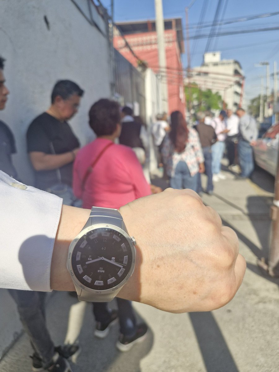 seleneisaac's tweet photo. #EleccionesMéxico2024 @INEMexico #Fedenet #casillaselectorales #denunciascasillasine
En la casilla 1492 en #cdmx #GAM son 8:25 de la mañana y siguen sin abrir, hay muchas personas formadas https://t.co/TQgehmszM3
