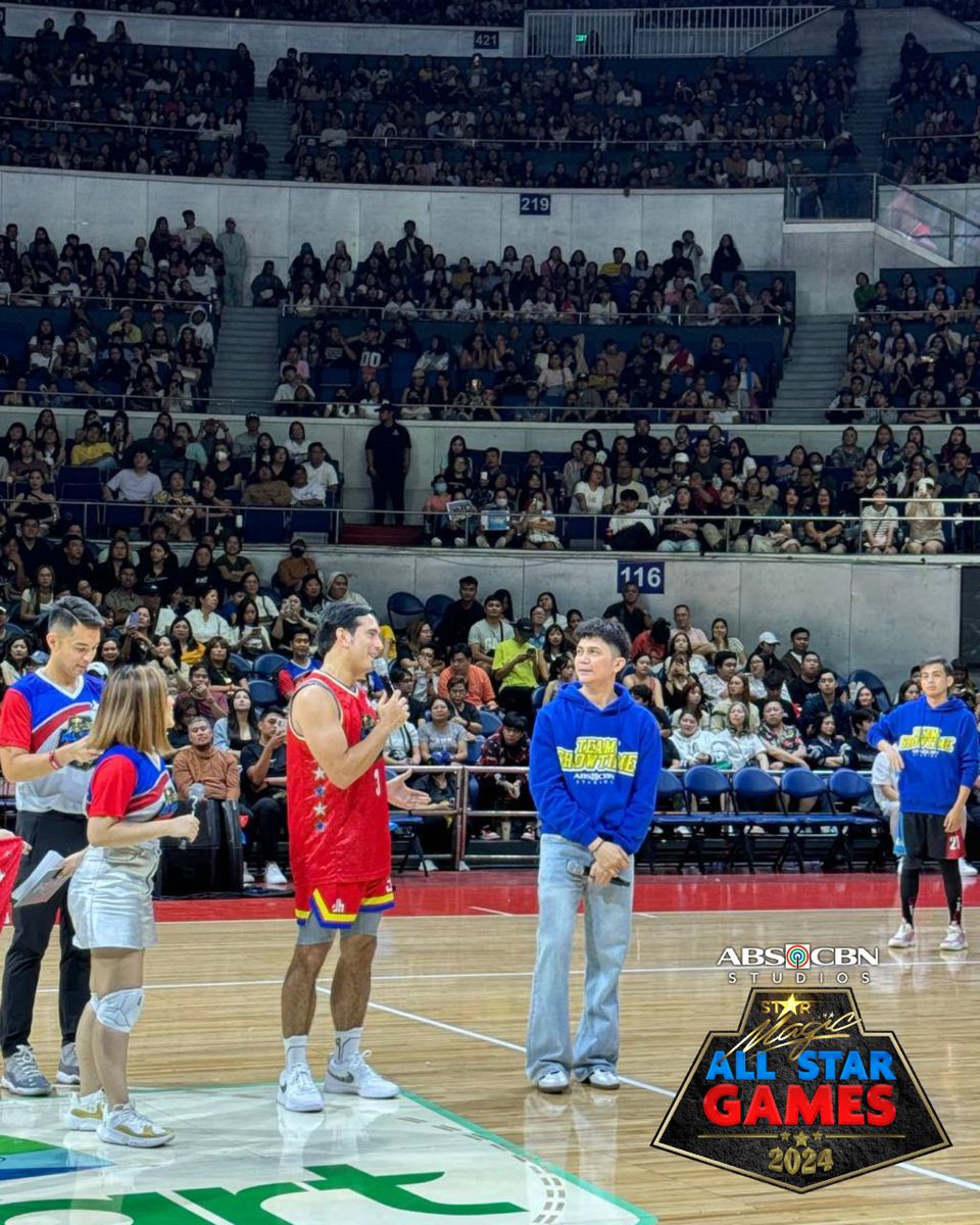 Look! Your team captains, Gerald Anderson and Vhong Navarro, are having a faceoff before the game!  👀

Want access to the exclusive #StarMagicAllStarGames2024 livestream + fancams?