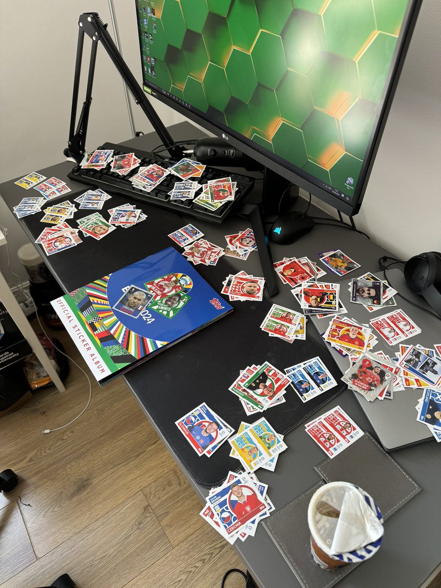 AverageeJon's tweet image. Inner child 😂 who’s buzzing for the Euros?
#topps #euros #stickeralbum