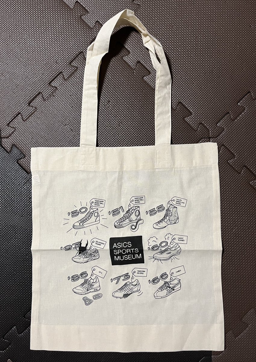 Lotsofdoughnut's tweet photo. 娘が吉本芸人の「女と男」さんの2人とアシックスのミニチュアシューズを作るワークショップに参加。2時間ちょいかかったけど、めっちゃ可愛い仕上がり🩷お土産のトートバッグも👍
#吉本興業 #laughpeaceartgallery #アシックス #acics #ミニチュア #シューズ #ワークショップ #WaraiMiraiFes2024 https://t.co/fWXApjgHPr