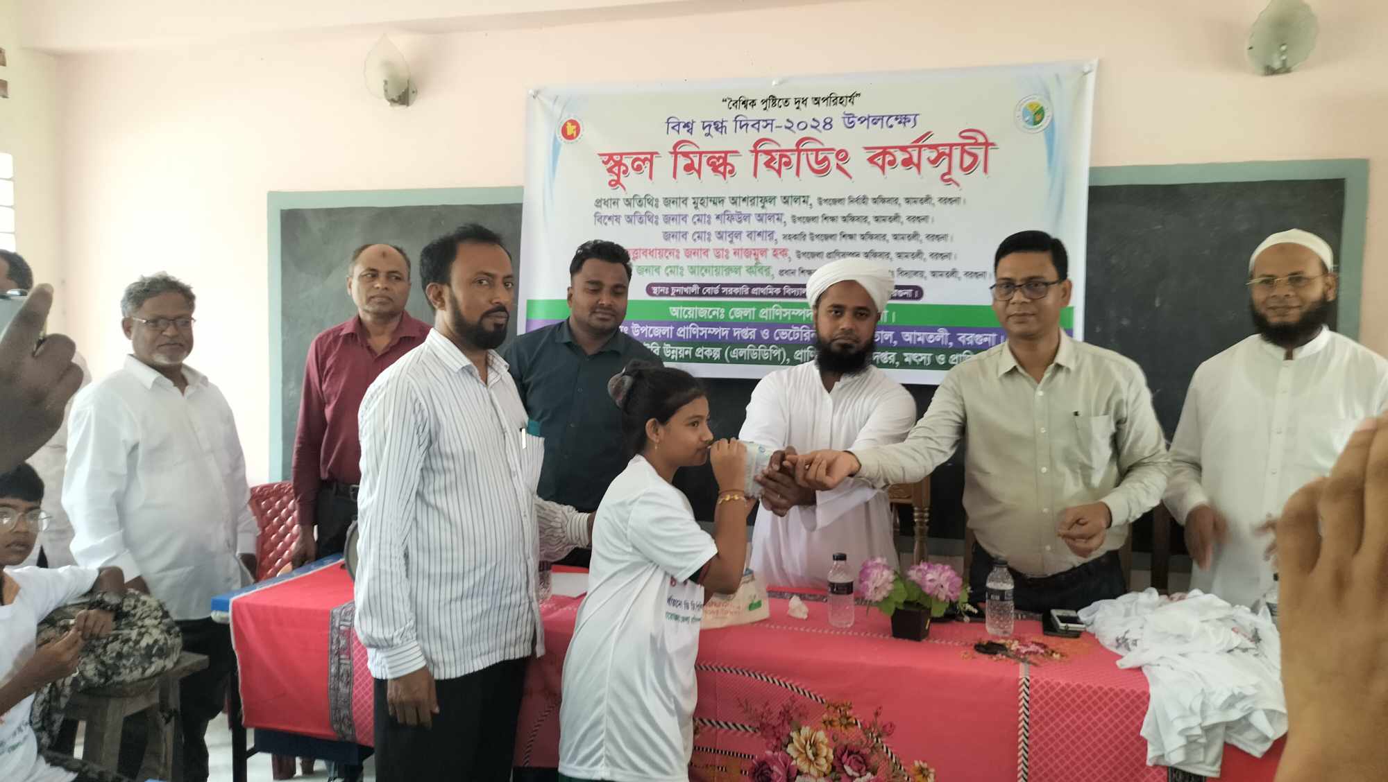 আমতলীতে স্কুল মিল্ক ফিডিং কর্মসূচি উদ্বোধন