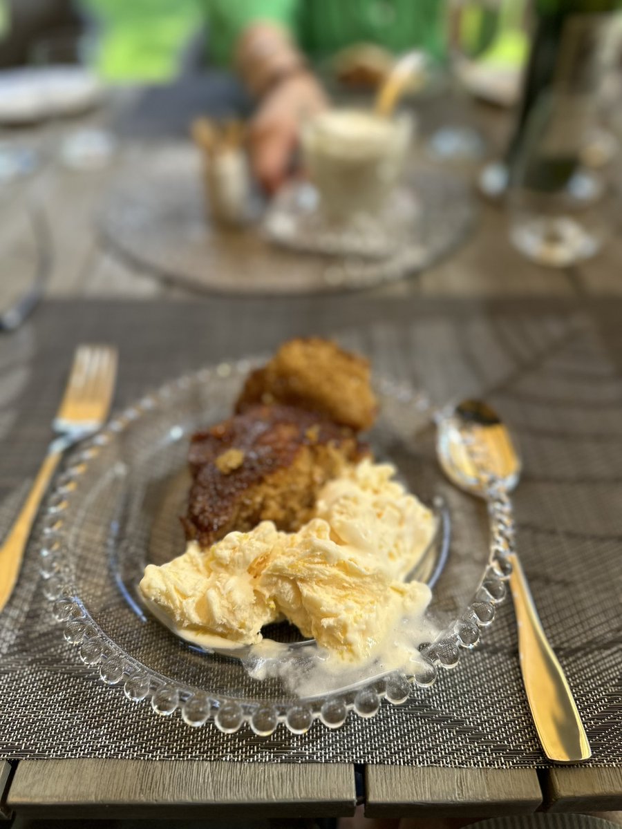alexdc1's tweet image. The end of the best lunch - a Malva to give @HTimber a run for their money with homemade orange ice cream. I love having neighbours from 🇿🇦- the best lunch and wine 😊